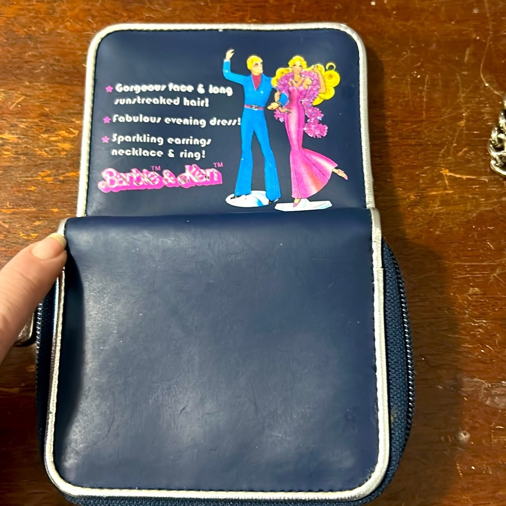 Vintage in mint/near mint condition Barbie Classic Wallet. Looks new 1964-1978